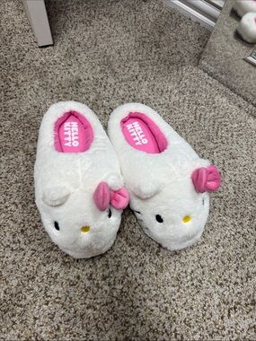 New Hello Kitty Plush White Slippers with Pink Bow and Lining